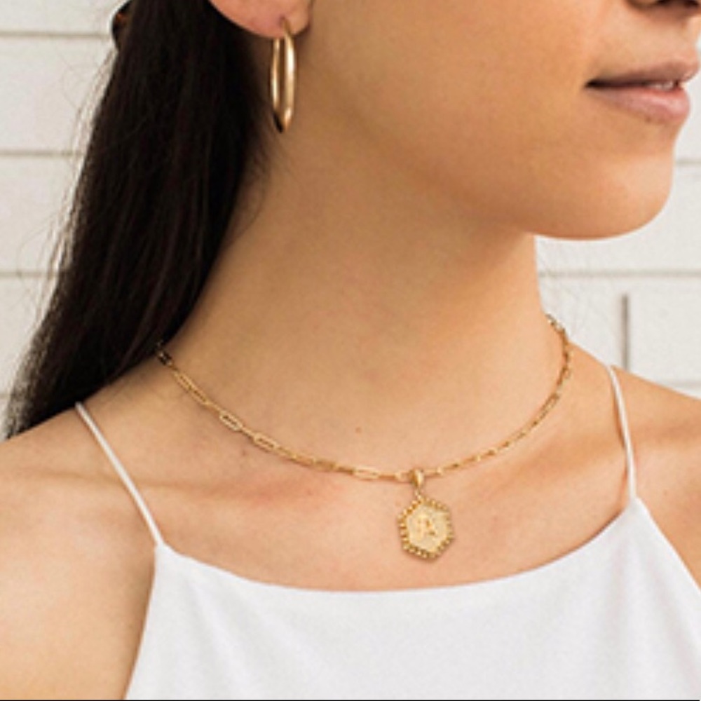 ::✨Delicate [GOLD] Layered Initial Necklace Set - Picture 10 of 12